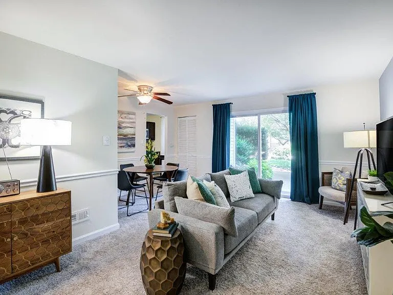 Fox Run Apartments and Townhomes — Photo 8