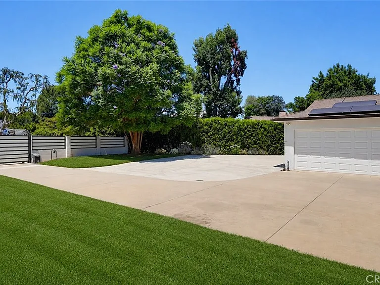 8738 Paso Robles — Photo 6