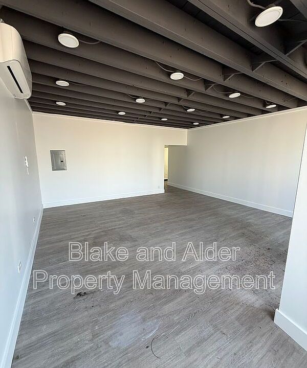 1st image of 3554 NE Sandy Blvd