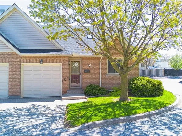 165 Main St E #2, Grimsby, ON L3M 1P2