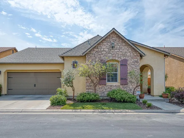 3748 Salem Ln, Clovis, CA 93619