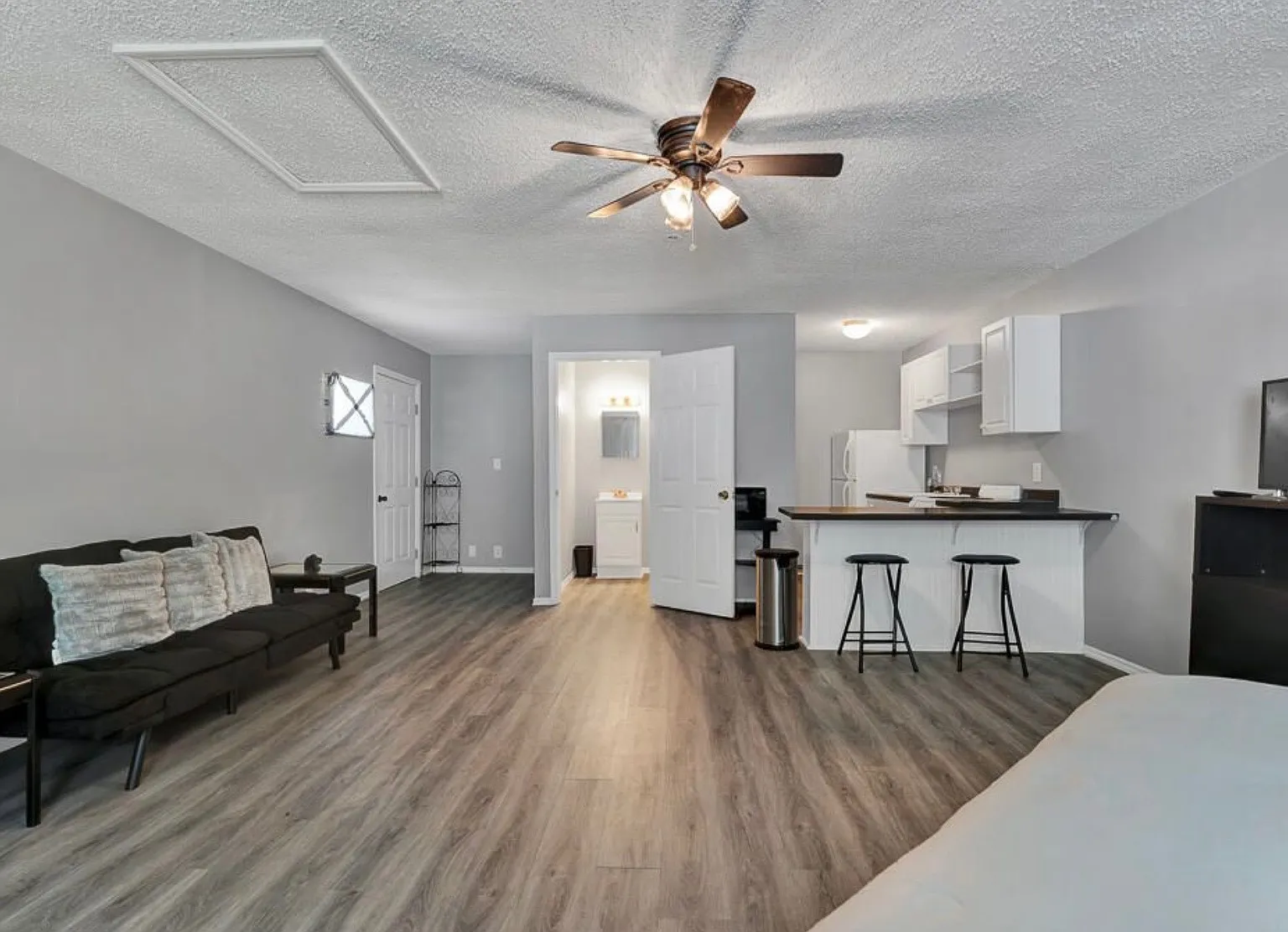 Studio, 500 sqft, $800 — Photo 2