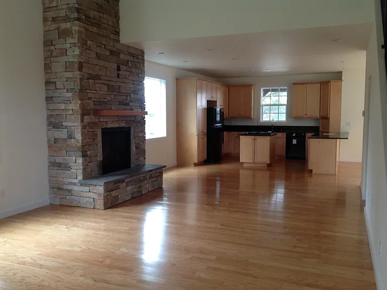 1240 Queen St — Photo 7