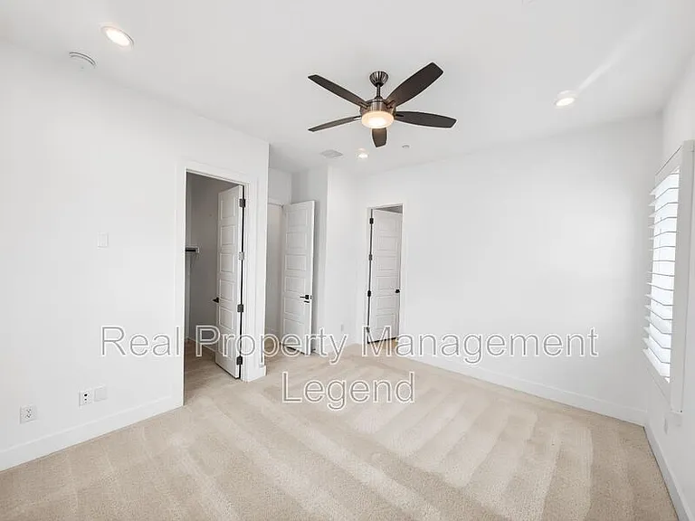 809 Jamestown Ln — Photo 12