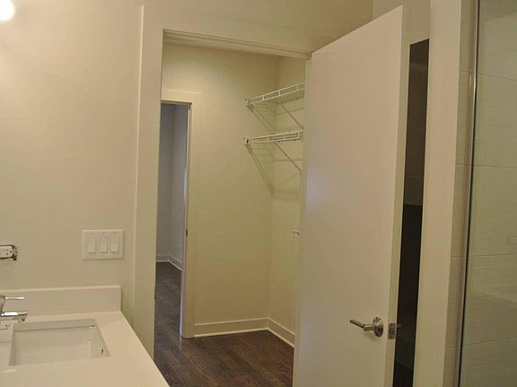 5th image of 650 N Green St #4
