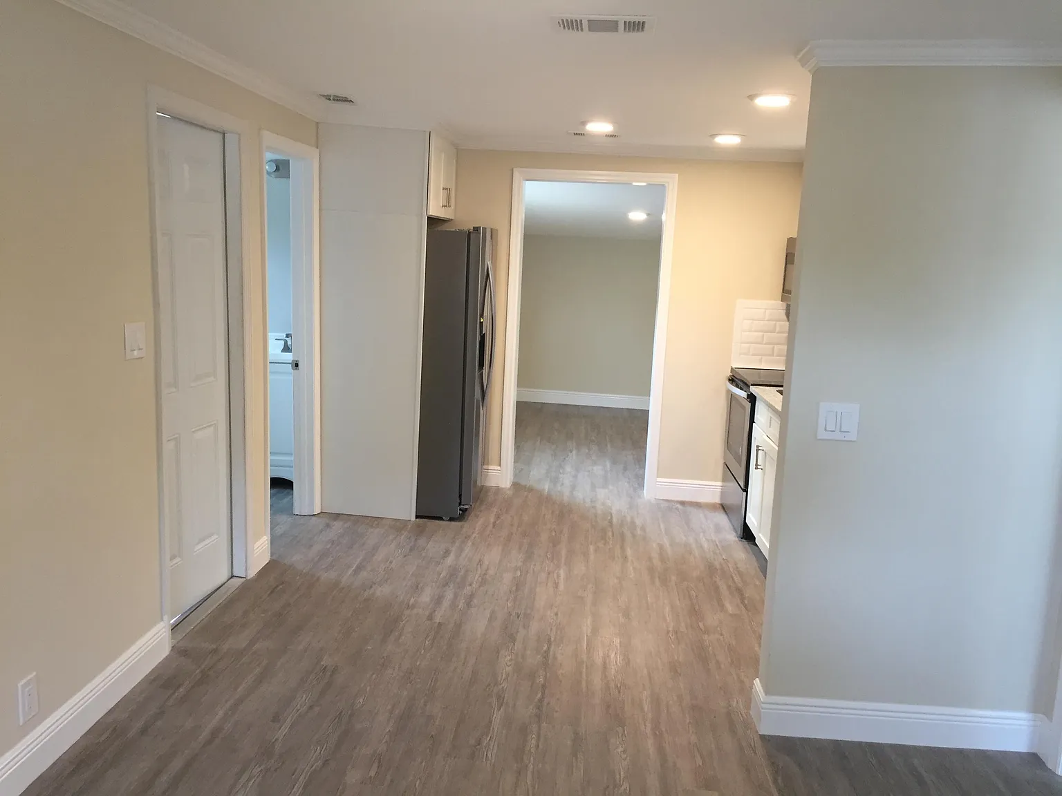 2 bed, 1.0 bath, 810 sqft, $1,900 — Photo 4