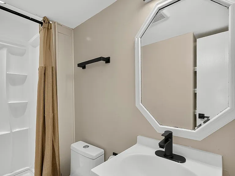 437 Warfield Ave — Photo 27
