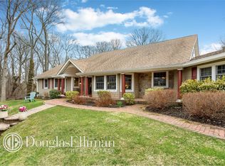 17 Stonywell Ct, Dix Hills, NY 11746