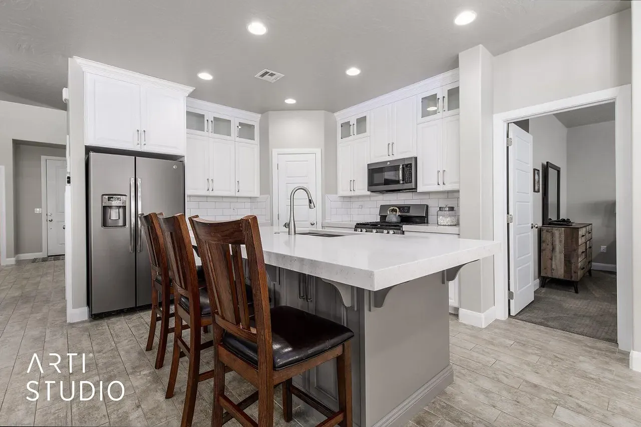 4 bed, 2441 sqft, $2,850 — Photo 4