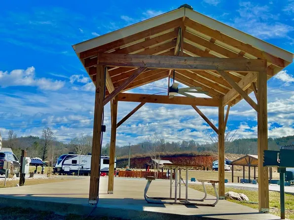 112 Mountain Meadows Dr, Morganton, GA 30560