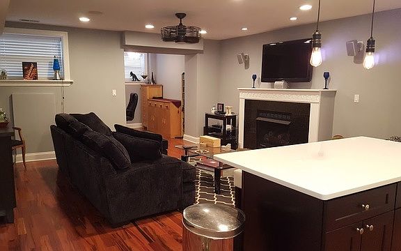 4th image of 1534 W Rosemont Ave #G