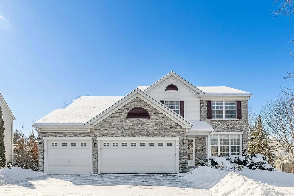 5 bed, 3272 sqft, $3,700 — Photo 1