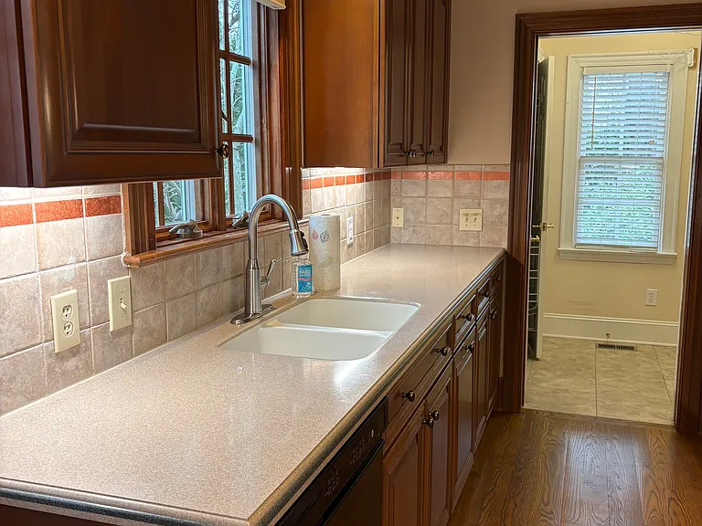 Kitchen - seperate attached Laundry Room