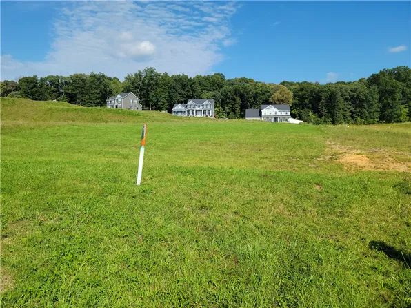 120 Buttercup Ln, Beaver Falls, PA 15010
