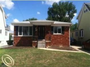 8357 Harding Ave, Center Line, MI 48015