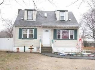 139 Merrill St, Brentwood, NY 11717