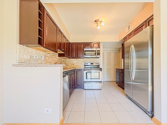 3rd image of 506 Palace Ct