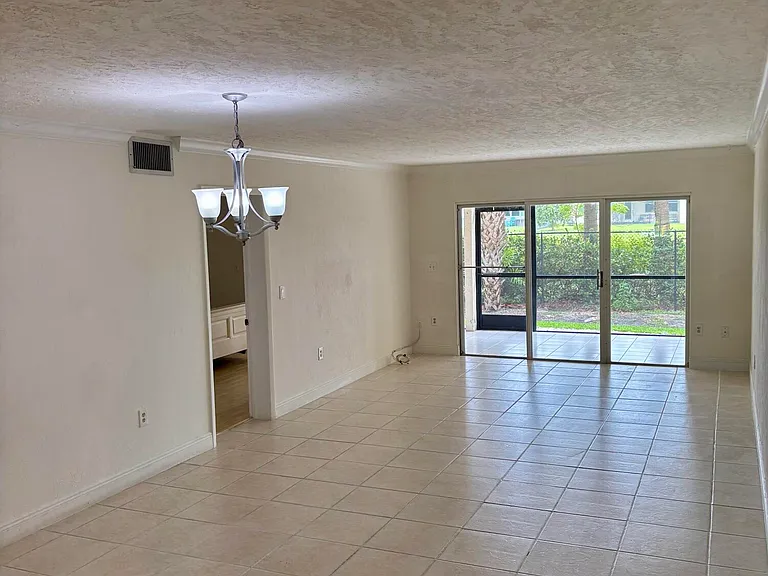 4040 Crystal Lake Dr #101 — Photo 5