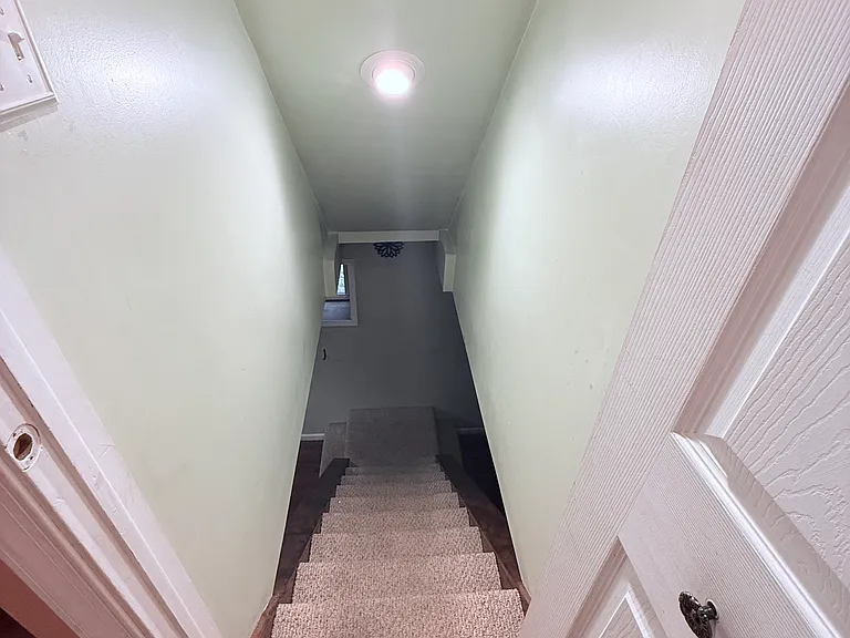 128 Eastwood Cir — Photo 32