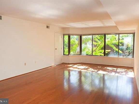 4th image of 1600 Prince St APT 210