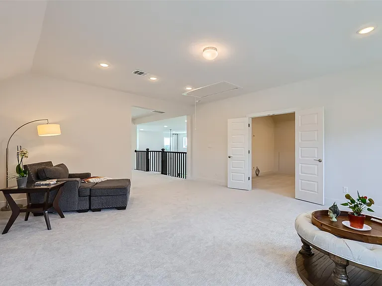 704 Palamos Dr — Photo 33