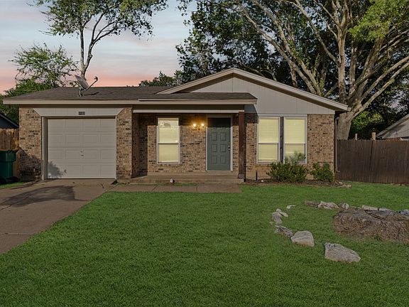 3rd image of 1123 Saturn Dr