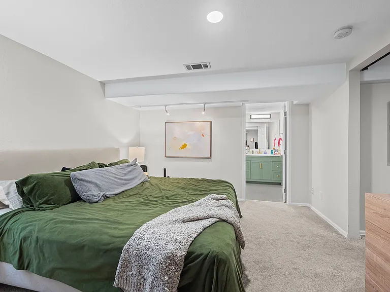 3240 Oneida St — Photo 12