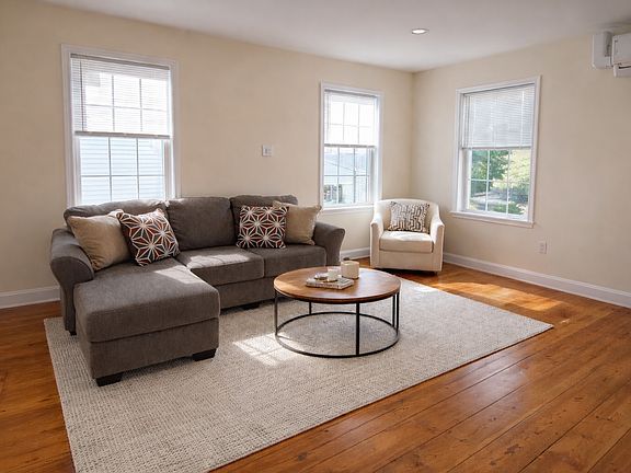 2nd image of 106 N Franklin St Floor 2