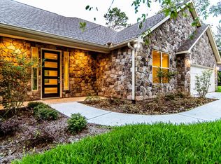 1414 River Oaks Dr, Huntsville, TX 77340