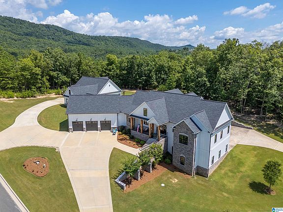 3rd image of 920 Dogwood Dr NE