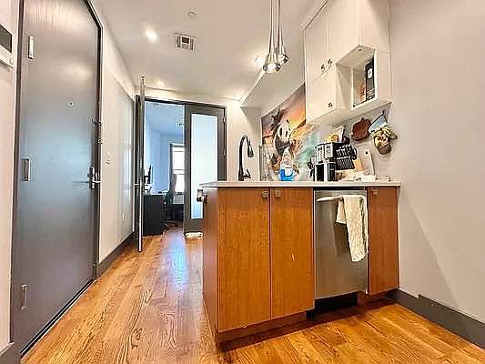 3rd image of 174 Knickerbocker Ave #4L