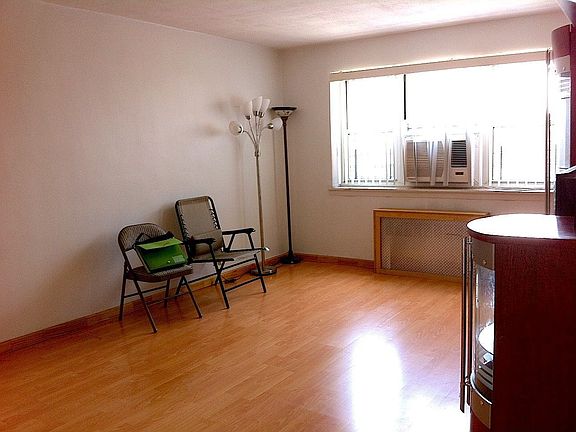 4th image of 3190 140th St APT 5L