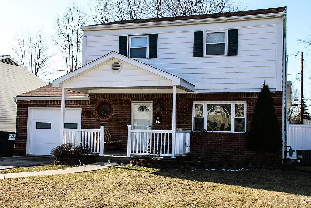 505 Edinborough Dr photo 1