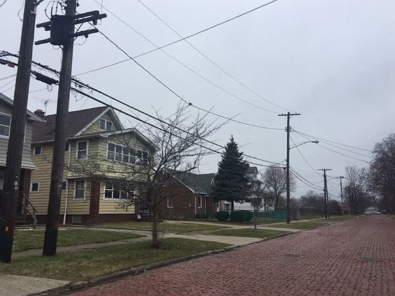 4th image of 19512 Shawnee Ave