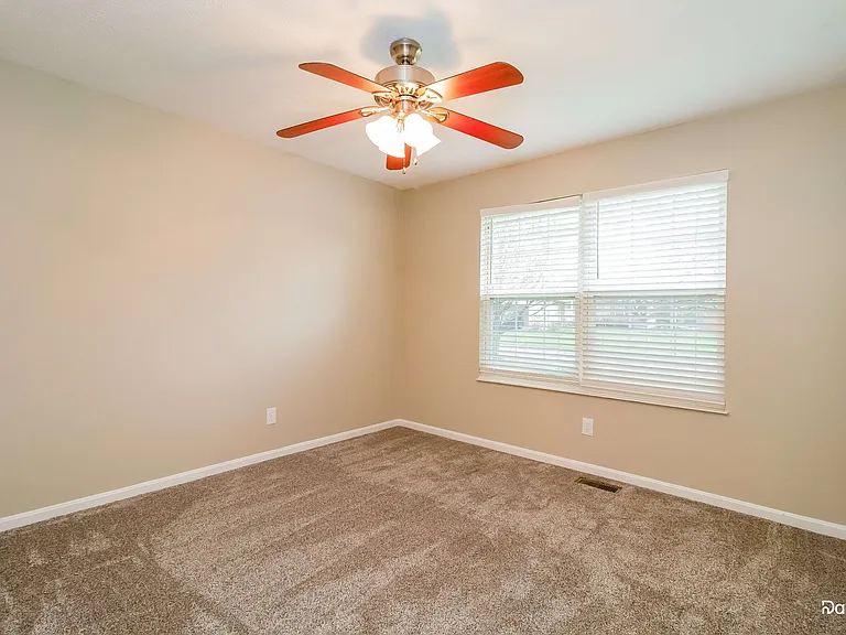 607 Fox Chase Way — Photo 10