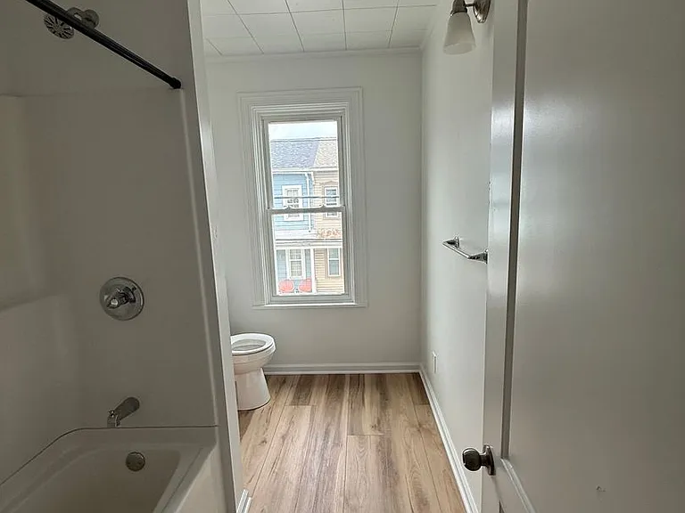 156 E Penn St — Photo 10