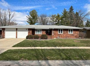 125 Tamarisk Dr, Springfield, IL 62704