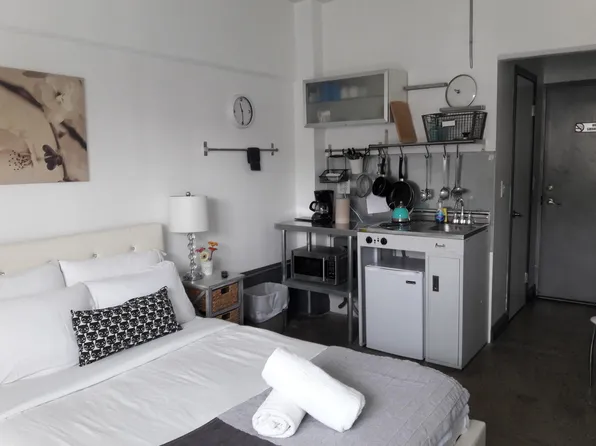 Whitley House, 1963 N Cahuenga Blvd APT 304, Los Angeles, CA 90068