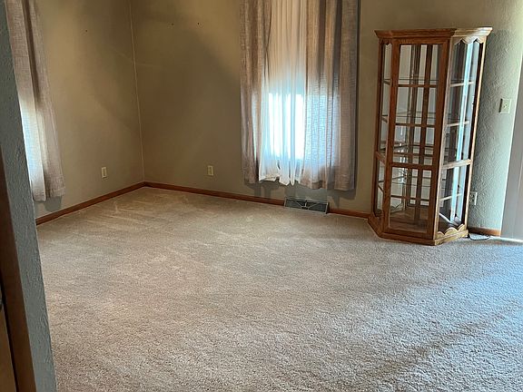 Spacious Living room, Carpeted