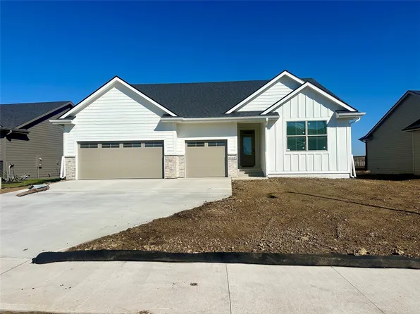 14601 N Valley Dr, Urbandale, IA 50323