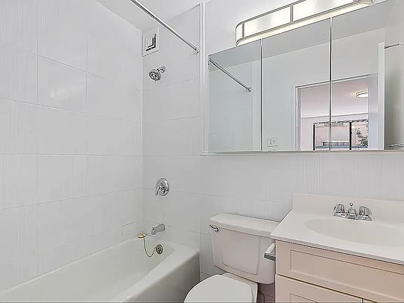 3rd image of 434 W 19th St #Phd