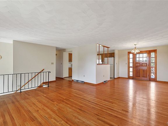 5th image of 8104 Maple Rd