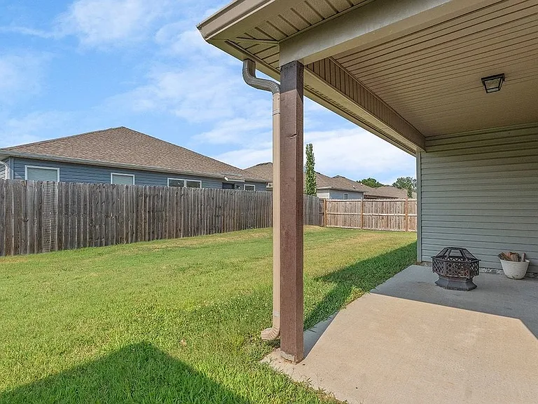 992 E Starling St — Photo 16