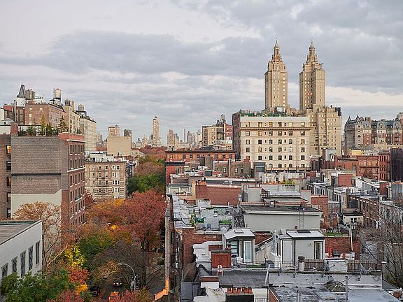 4th image of 170 W 76th St Unit Penthouse 3