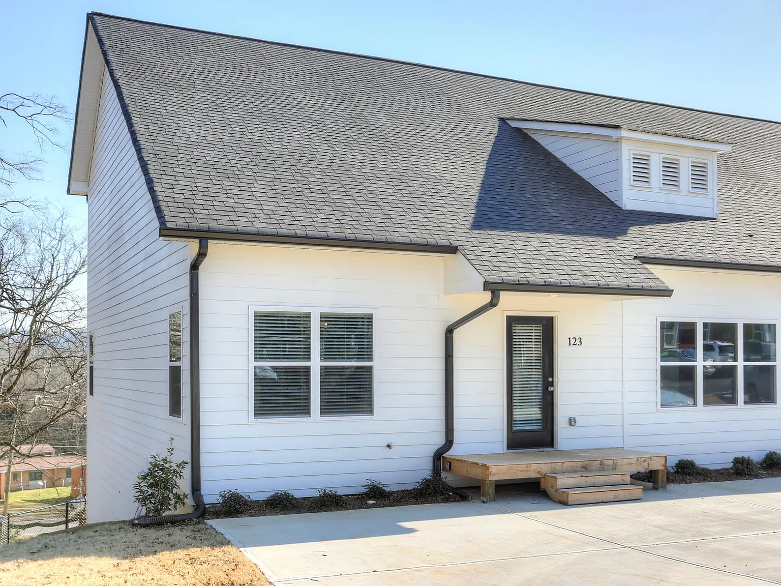 3 bed, 2000 sqft, $1,895 — Photo 3