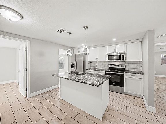 4th image of 11014 Grant Dr