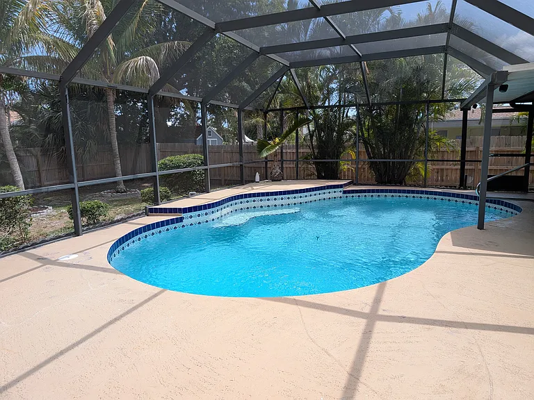 943 Dobell Ter — Photo 2