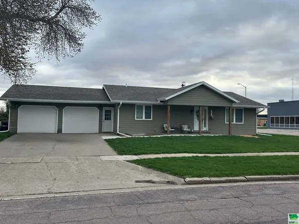 101 W Washington St, Elk Point, SD 57025
