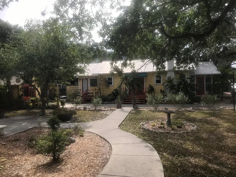 1920 Adams Ln — Photo 16