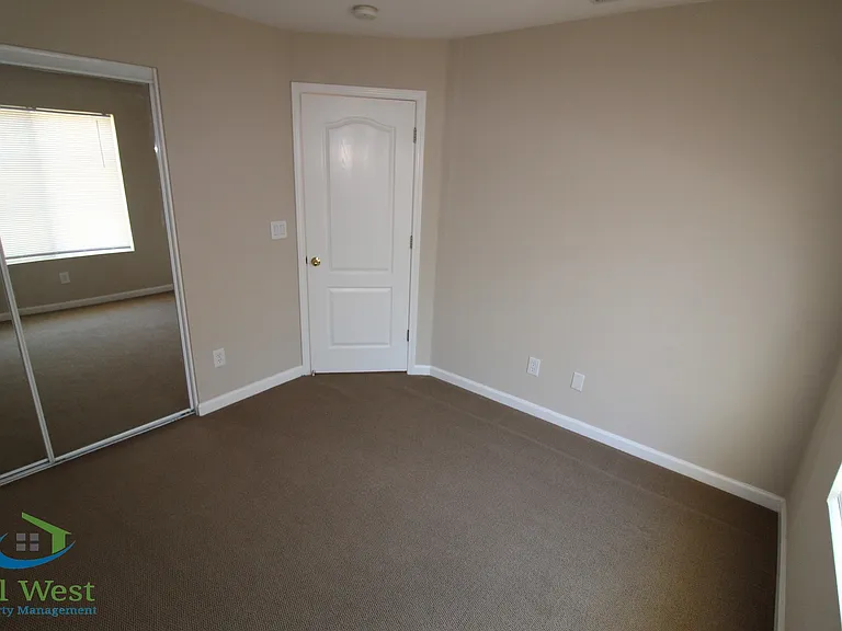390 Oleander Dr — Photo 8